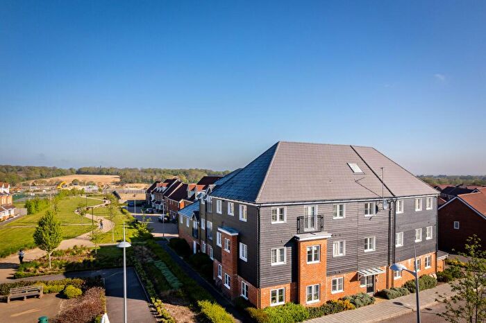 2 Bedroom Flat For Sale In Illett Way, Faygate, RH12