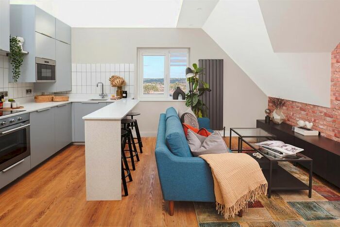 2 Bedroom Flat To Rent In High Road, Woodford Green, IG8