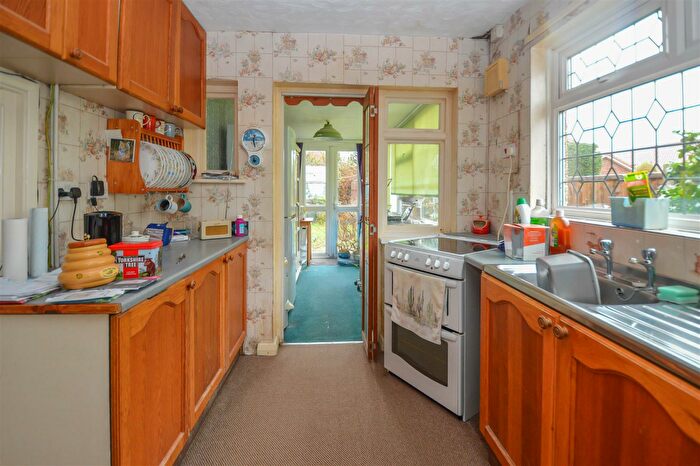 2 Bedroom Bungalow For Sale In Cedar Road, Hutton, Brentwood, CM13