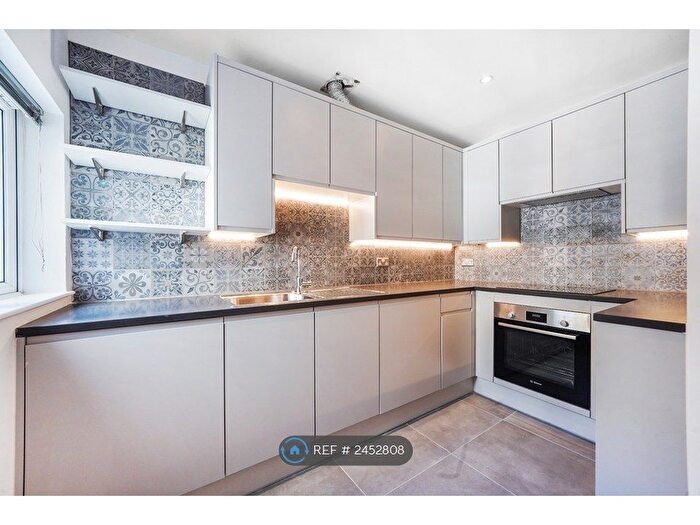 2 Bedroom Flat To Rent In Garrick House, London, WC2N