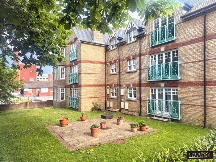 2 Bedroom Flat For Sale In Regency Court, Melcombe Avenue, Greenhill, DT4