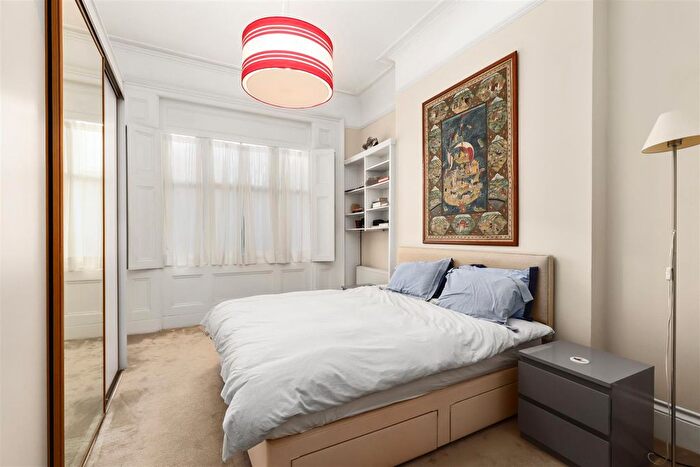 2 Bedroom Flat For Sale In Cornwall Gardens, London, SW7