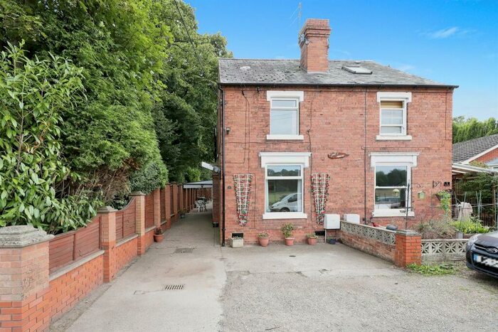 3 Bedroom Semi-Detached House For Sale In Moors Avenue, Hartlebury, Kidderminster, DY11