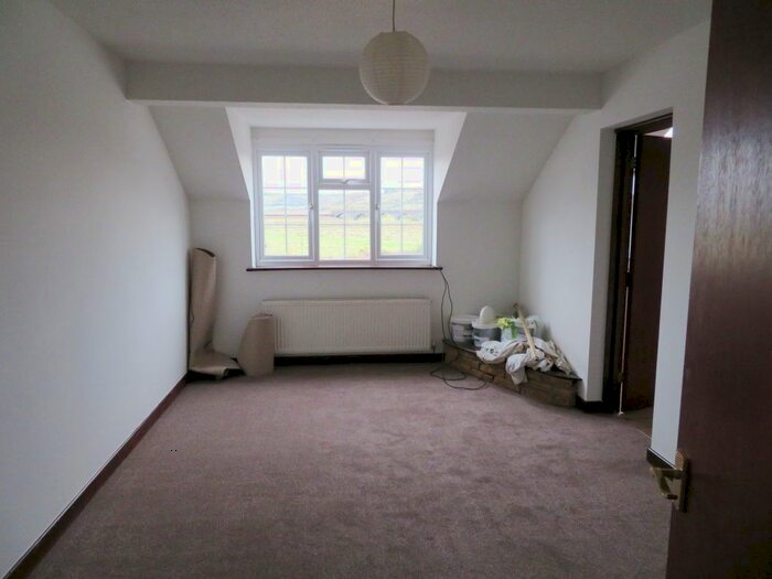 2 Bedroom Flat To Rent In Bow Street, Langport TA10