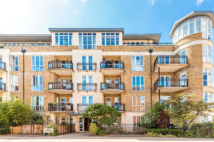 1 Bedroom Flat For Sale In Lime House, Melliss Avenue, TW9