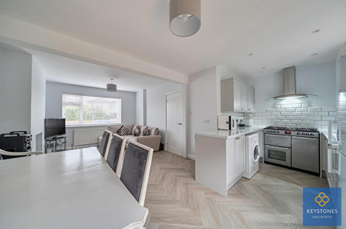 3 Bedroom Semi Detached House For Sale In Carter Drive, Collier Row, RM5