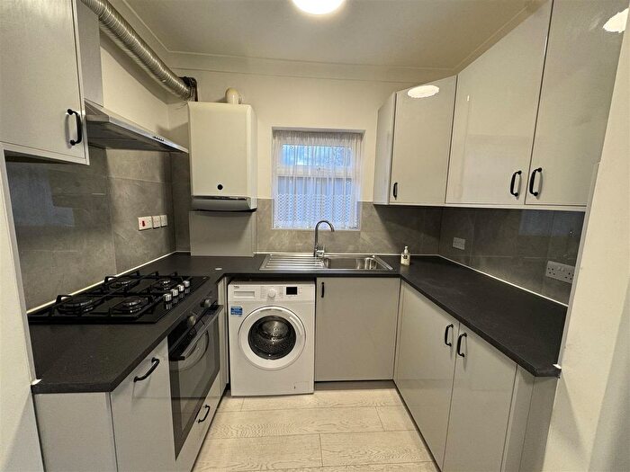 2 Bedroom Flat To Rent In Hampton Road, Chingford, E4