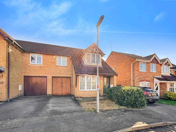 3 Bedroom End Of Terrace House For Sale In Lordswood Close, Wootton, Northampton, NN4