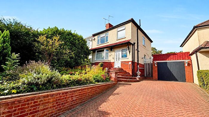 3 Bedroom Semi-Detached House For Sale In Selsdon Park Road, South Croydon, CR2