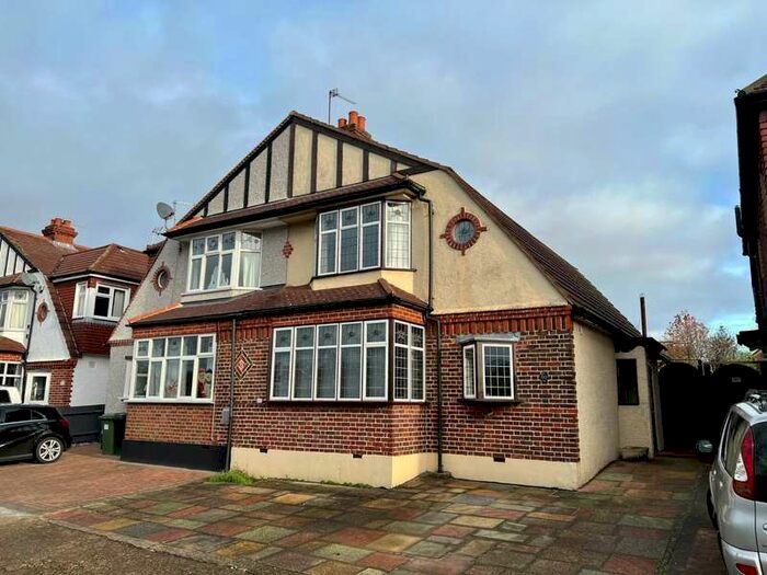 3 Bedroom Semi-Detached House To Rent In Ewell By Pass, Epsom, KT17