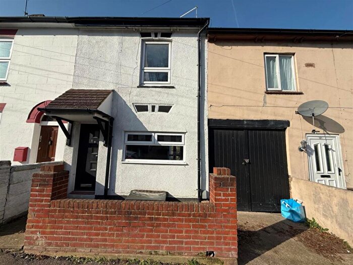 3 Bedroom Terraced House To Rent In Victoria Street, Gillingham, ME7