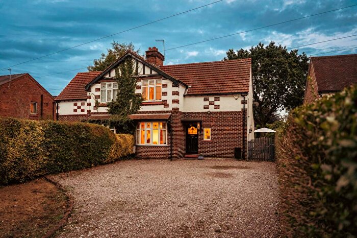 3 Bedroom Semi-Detached House For Sale In Forest Road, Cuddington, CW8
