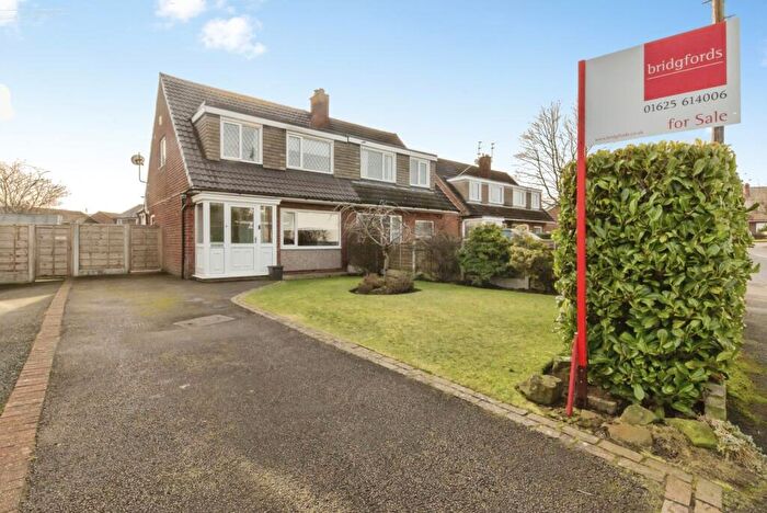 3 Bedroom Semi Detached House For Sale In Fitz Close, Macclesfield, Cheshire, SK10