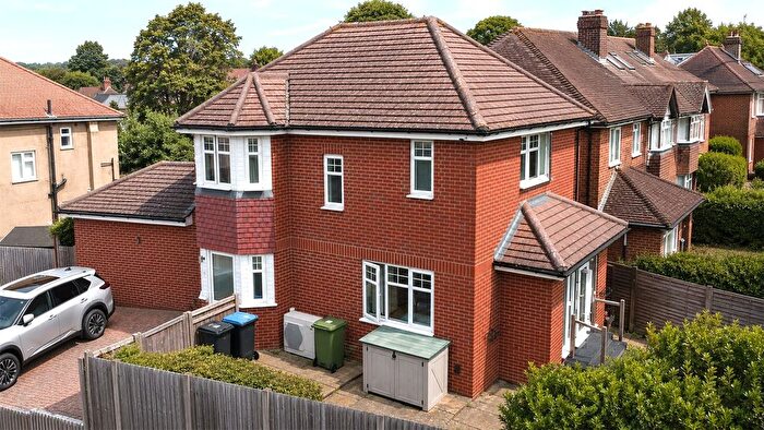 3 Bedroom Detached House For Sale In Studland Road, Byfleet, KT14
