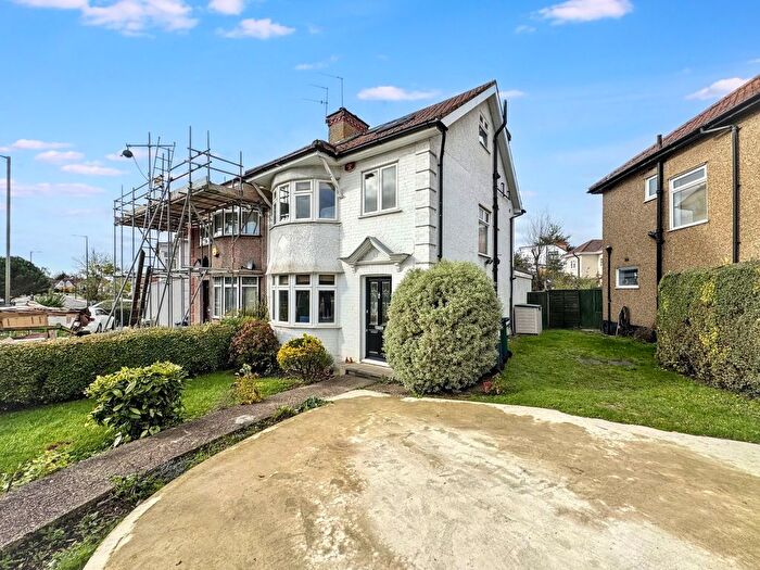 4 Bedroom Semi Detached House For Sale In Deans Lane, Edgware, HA8