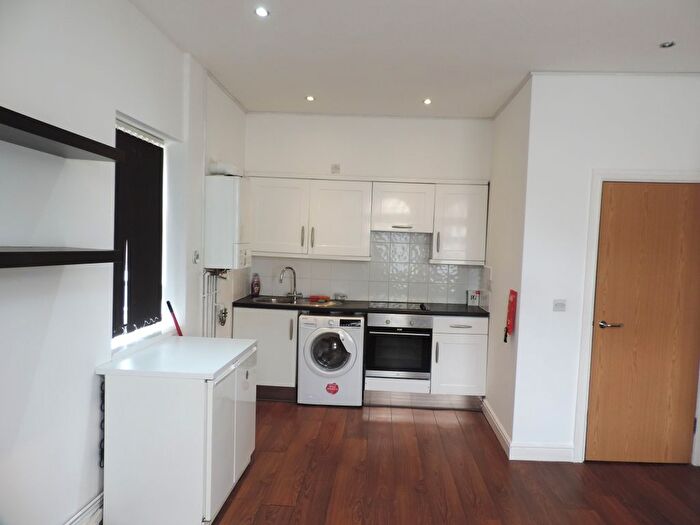 1 Bedroom Flat To Rent In Monthermer Road, Cardiff, CF24