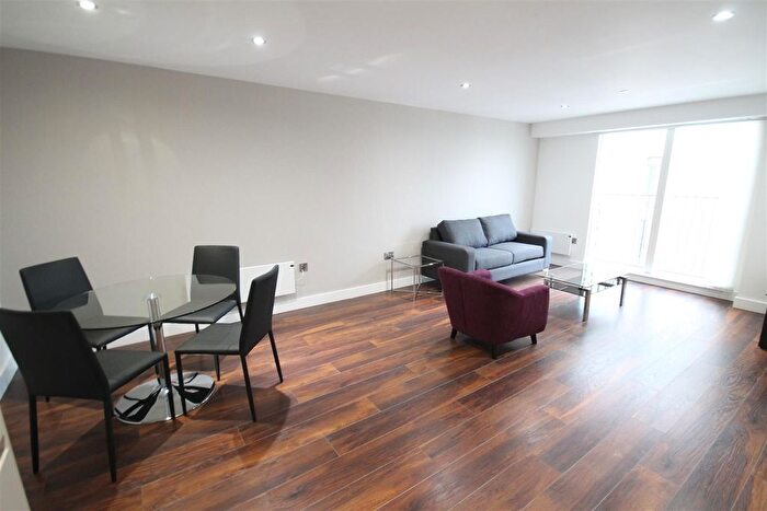 2 Bedroom Flat To Rent In Cambridge Street, Manchester, M1