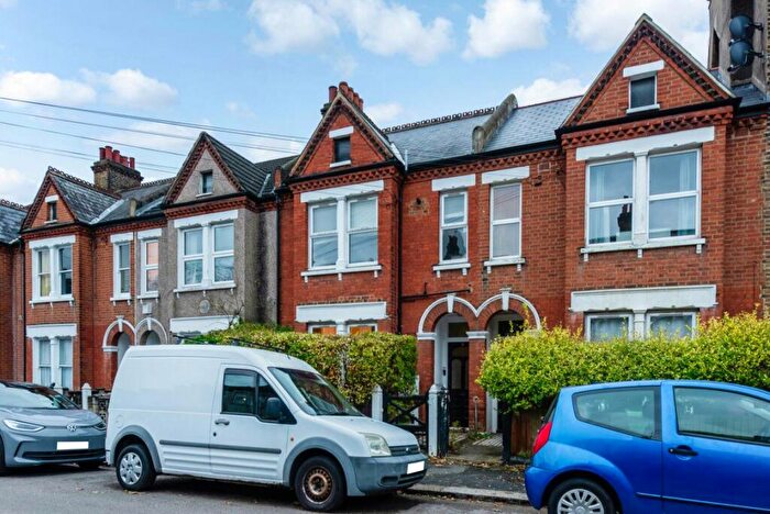 2 Bedroom Flat To Rent In Whatman Road, SE23