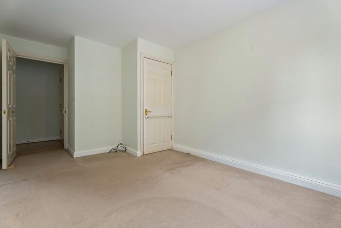 2 Bedroom Flat To Rent In Creswick Road, London, W3