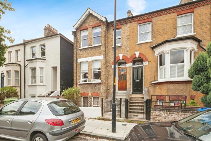 3 Bedroom Flat To Rent In Henslowe Road East Dulwich, SE22