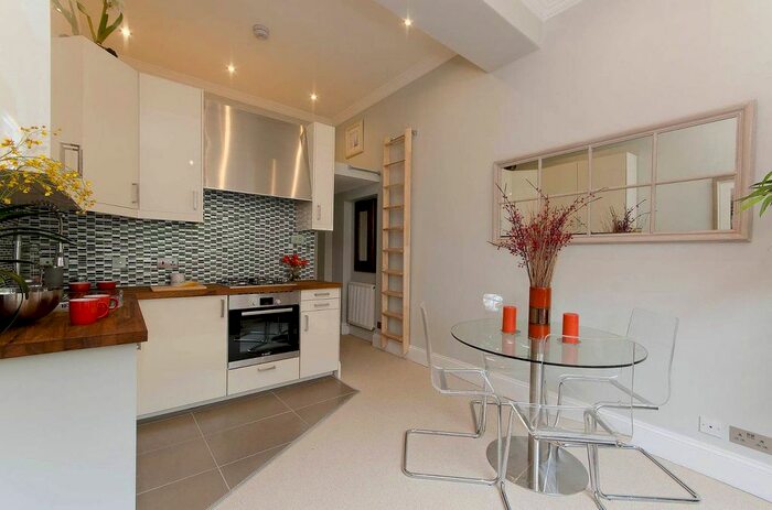 1 Bedroom Flat To Rent In Hammersmith Grove, Brackenbury Village, London, W6
