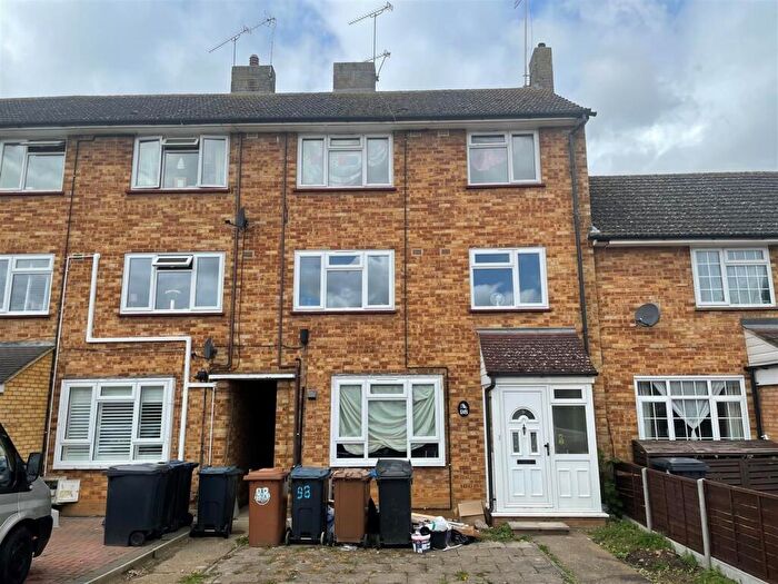 3 Bedroom Terraced House For Sale In Windsor Drive, Hertford, Hertfordshire, SG14