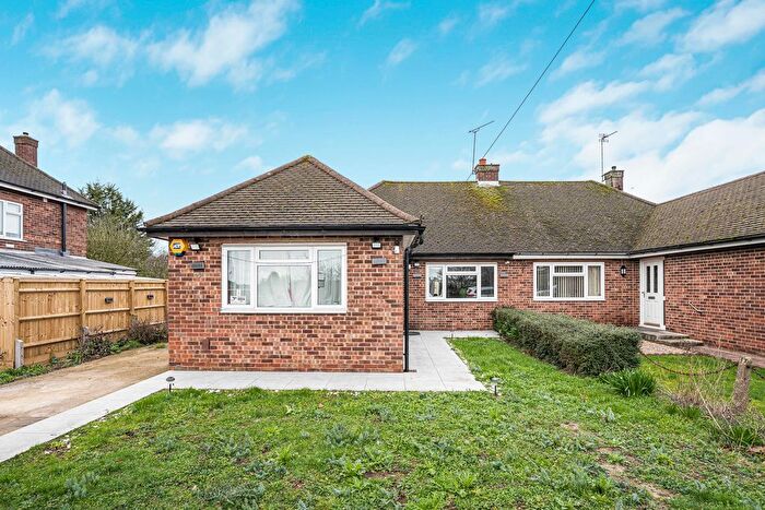 3 Bedroom Bungalow For Sale In Shenley Road, Bletchley, Milton Keynes, MK3
