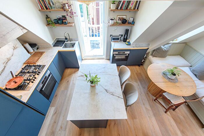2 Bedroom Flat For Sale In Windmill Hill, Hampstead, London, NW3