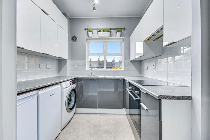 1 Bedroom Flat For Sale In Stapleford Close, Chelmsford, CM2