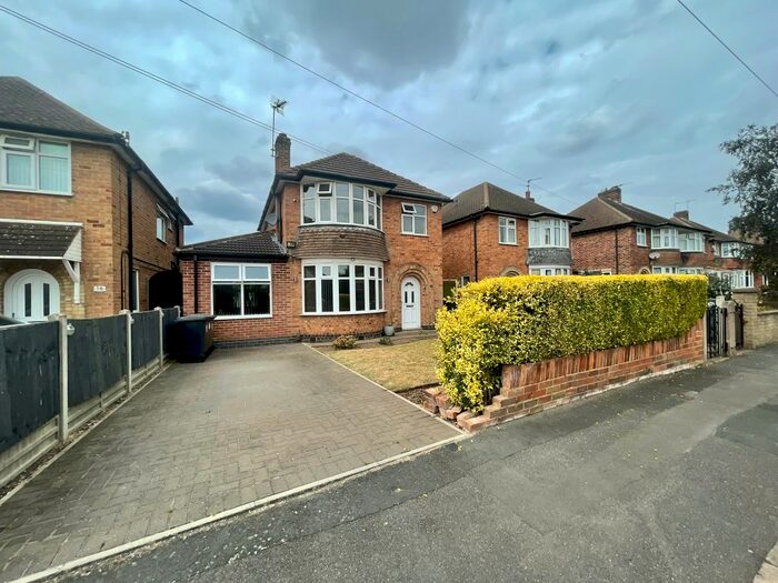 3 Bedroom Detached House For Sale In Hawthorn Avenue, Birstall