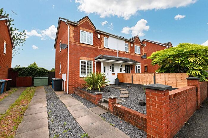 3 Bedroom Semi-Detached House For Sale In Whimberry Close, Salford, M5