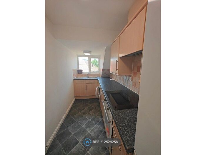 2 Bedroom Flat To Rent In Sterling Court, Bursledon, Southampton, SO31