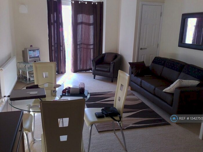 2 Bedroom Flat To Rent In Racecourse Mews, Loughborough, LE11