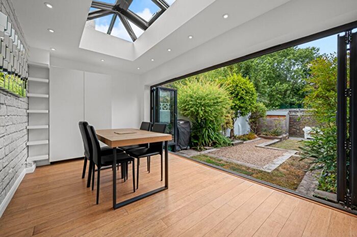 3 Bedroom House For Sale In Matlock Street, Canary Wharf, E14