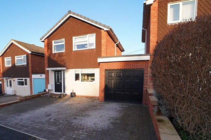 3 Bedroom Link Detached House For Sale In Islay Crescent, Highworth, SN6