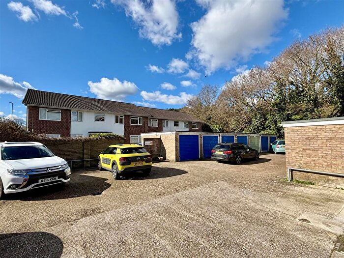 2 Bedroom Flat For Sale In Symes Road, Hamworthy, Poole, BH15