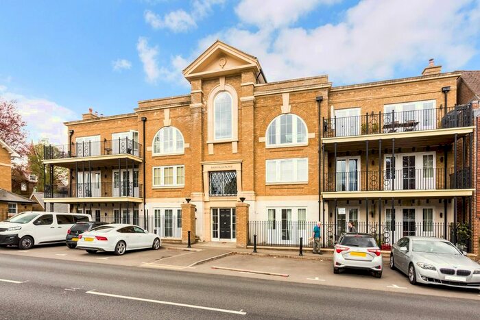 3 Bedroom Flat To Rent In Sackville Place, Sevenoaks, TN13
