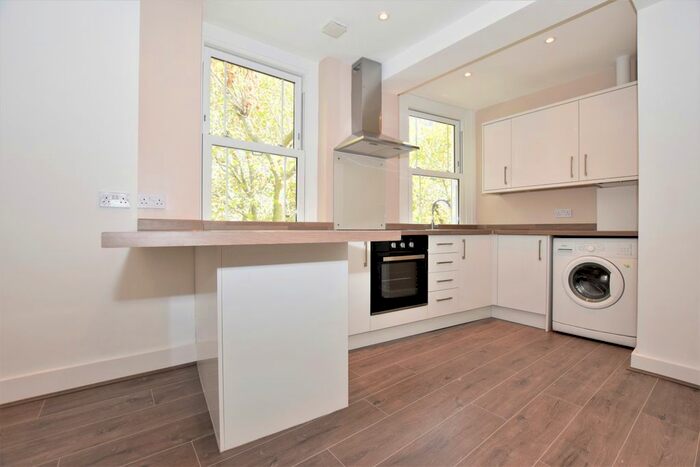 3 Bedroom Flat To Rent In Alma Grove, London, SE1