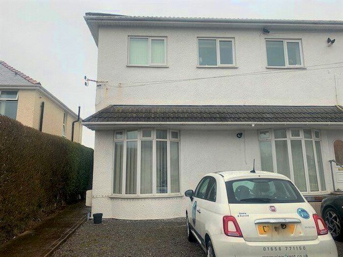 2 Bedroom Flat To Rent In New Road, Porthcawl, CF36