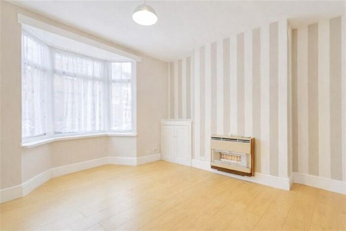 3 Bedroom Terraced House For Sale In Grove Road, Rushden, NN10