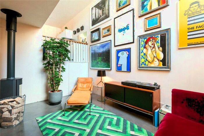 3 Bedroom Terraced House To Rent In Shepherdess Walk, Shoreditch, London, N1