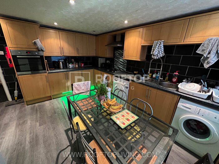 6 Bedroom House To Rent In Providence Avenue, Leeds, LS6