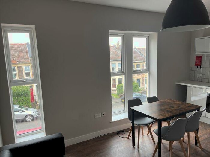 4 Bedroom Flat To Rent In Ravenswood Road, Bristol, BS6