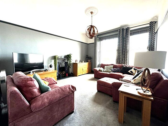 2 Bedroom Flat For Sale In Upper Kewstoke Road, Weston-Super-Mare, BS23