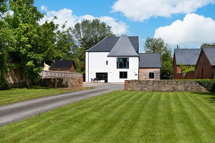 5 Bedroom Character Property For Sale In Lynch Court, Eardisland, Herefordshire, HR6