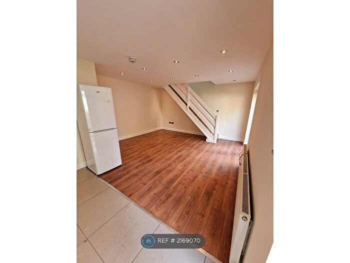 1 Bedroom Flat To Rent In Totteridge Drive, High Wycombe, HP13