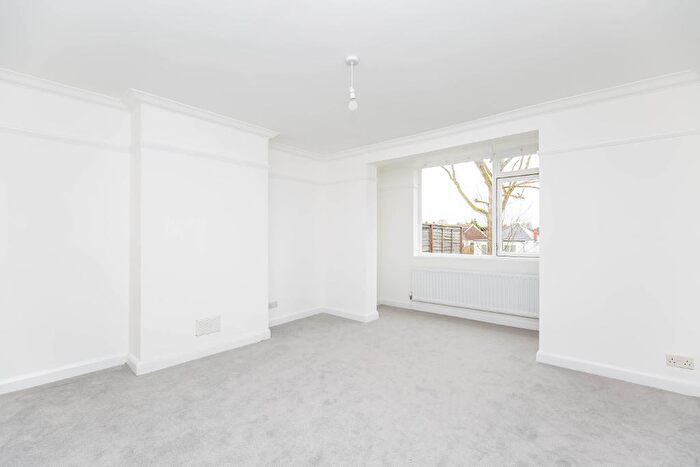 3 Bedroom Maisonette For Sale In Limpsfield Road, Sanderstead, Surrey, CR2