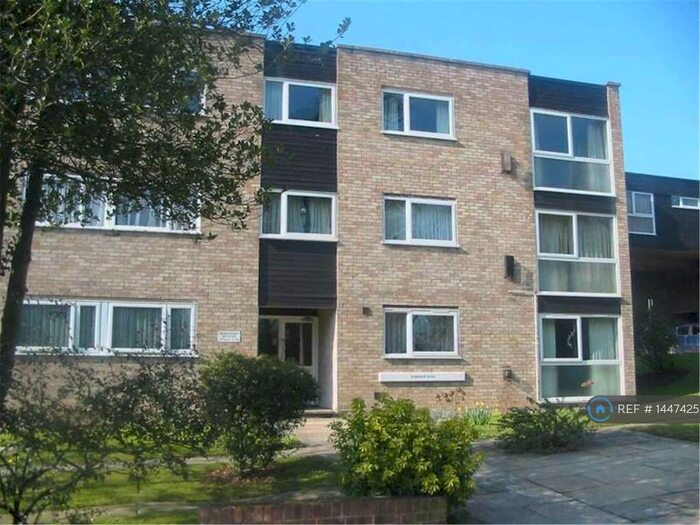 2 Bedroom Flat To Rent In Meriden House, Barnet, EN5