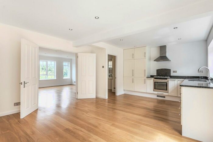 4 Bedroom Link Detached House To Rent In Haywards Close, Henley On Thames, RG9