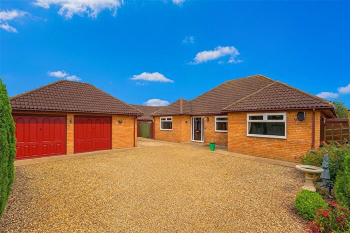 3 Bedroom Bungalow For Sale In Pegasus Grove, Bourne, Lincolnshire, PE10